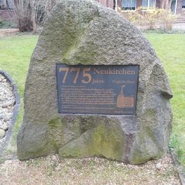 Gedenkstein, anläßlich der 775 Jahre der Stadt Neukirchen 
