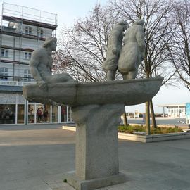 Betonplastik "Lotsenehrung" in Warnemünde Stadt Rostock