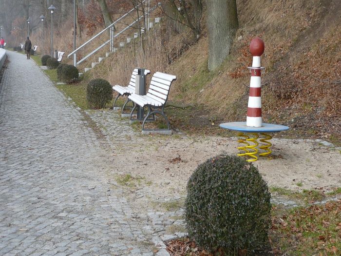 ... einige Spielgeräte an der Promenade ...... Februar 2016 ...