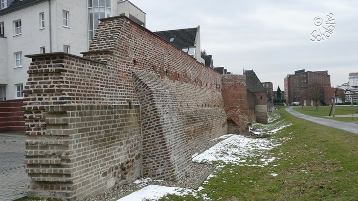 Stadtmauer und Koblenzer Turm