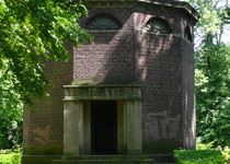 Bild zu Ehrenfriedhof an der Schillerstraße