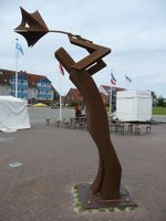 Bild zu Skulptur "Mann im Sturm"