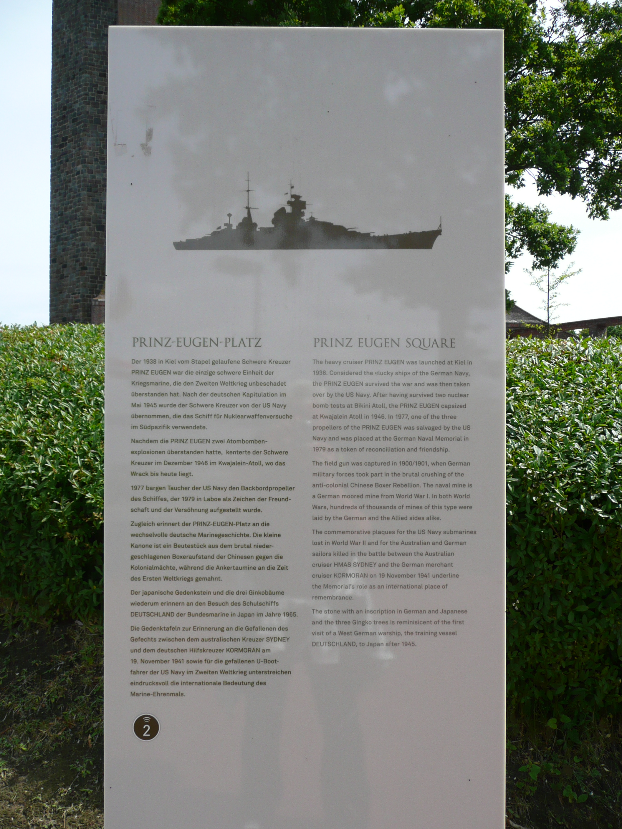 Bild 121 Marine-Ehrenmal und U-Boot "U-995" in Laboe