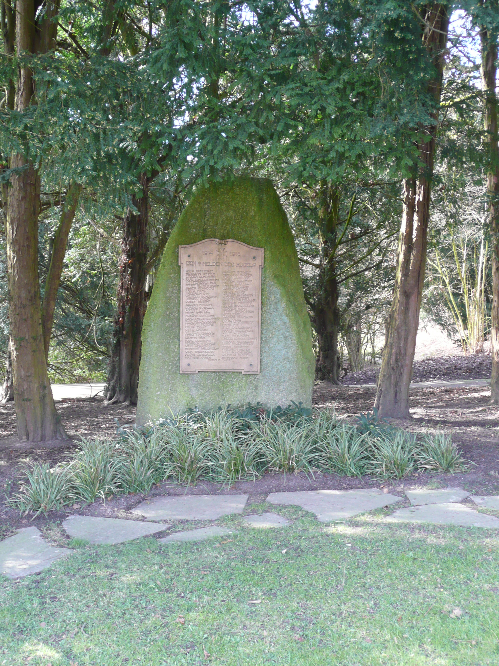 Den Helden des Hügels ... Denkmal für die Gefallenen im ersten Weltkrieg ...März 2015