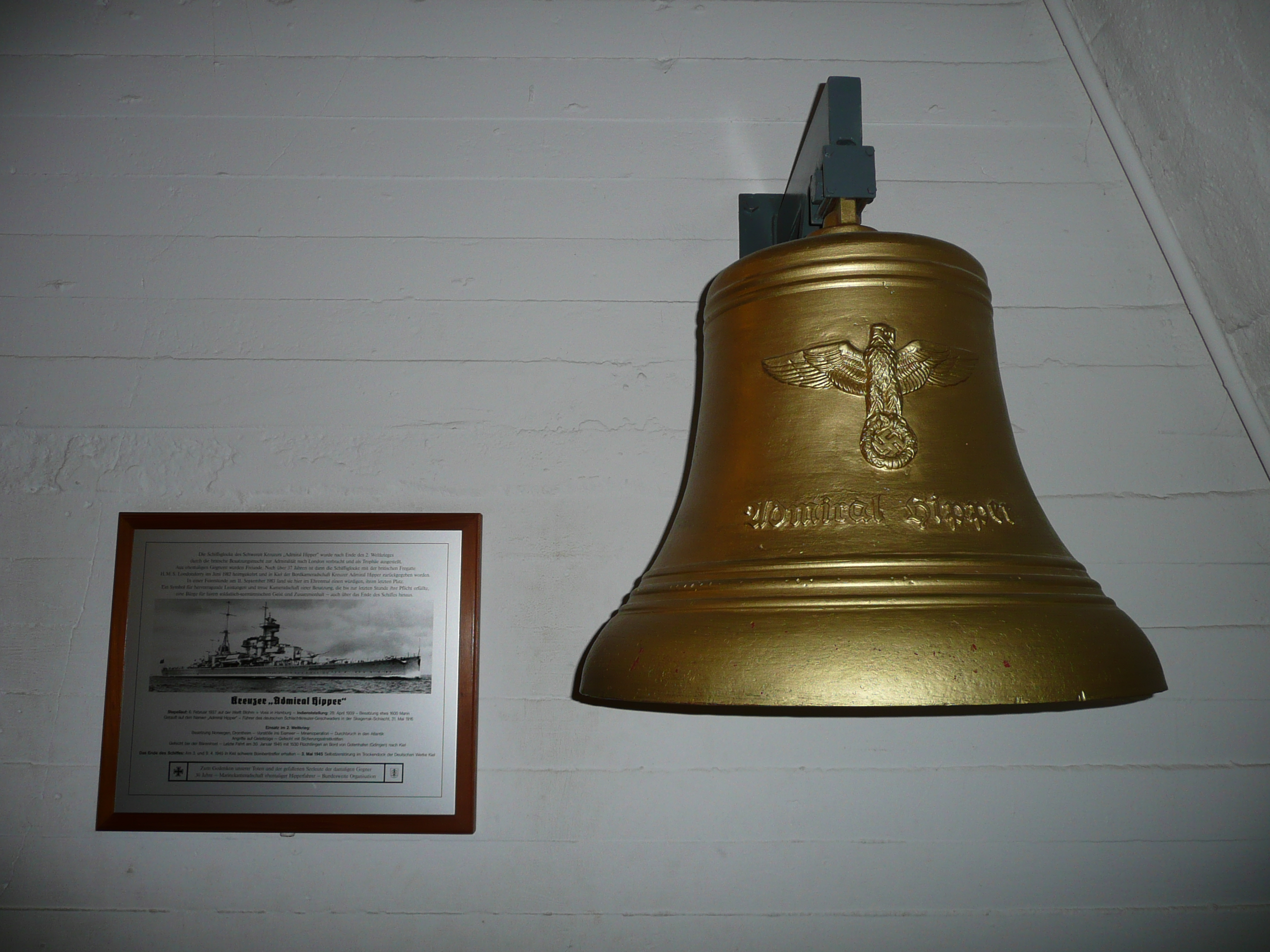 Bild 89 Marine-Ehrenmal und U-Boot "U-995" in Laboe