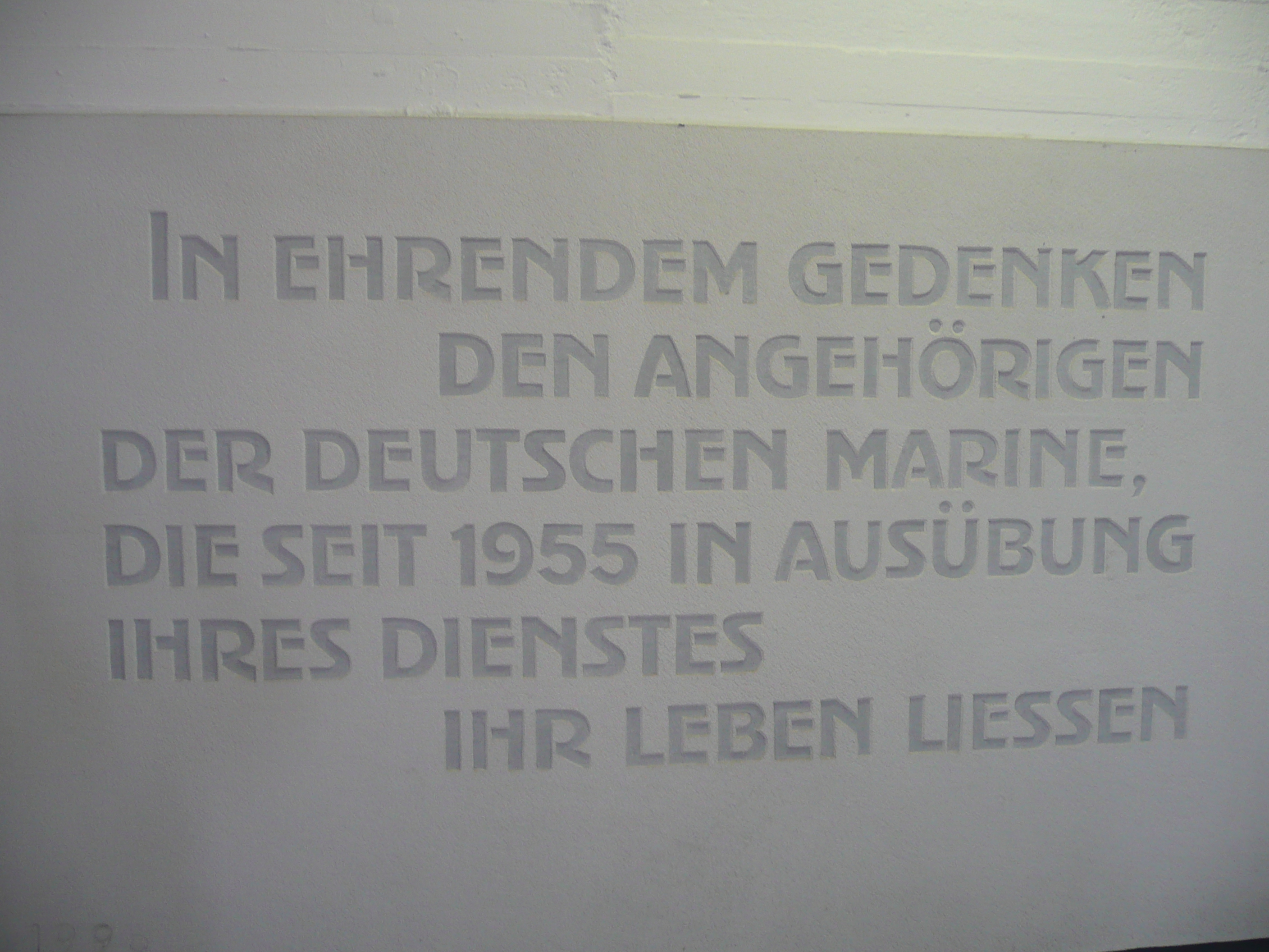 Bild 115 Marine-Ehrenmal und U-Boot "U-995" in Laboe