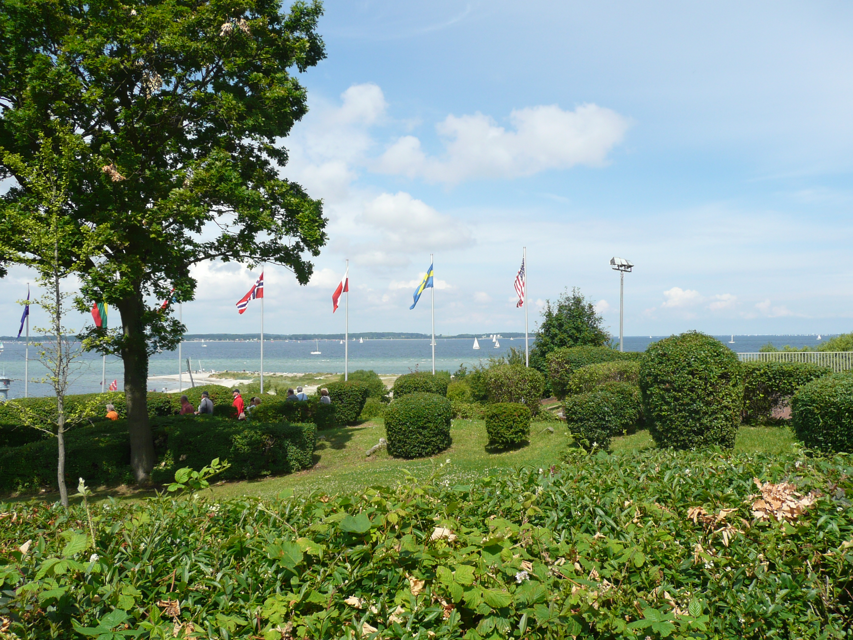 Bild 113 Marine-Ehrenmal und U-Boot "U-995" in Laboe