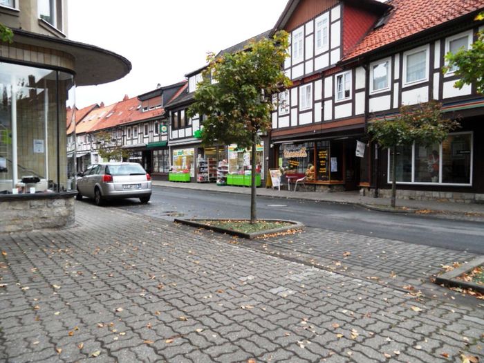 Beschreibung:
Bad Salzdetfurth FOTO HHG: Frak Pauleck MED. Was ist auf den Fotos anders´? Fotograf HHG aus Lüneburg