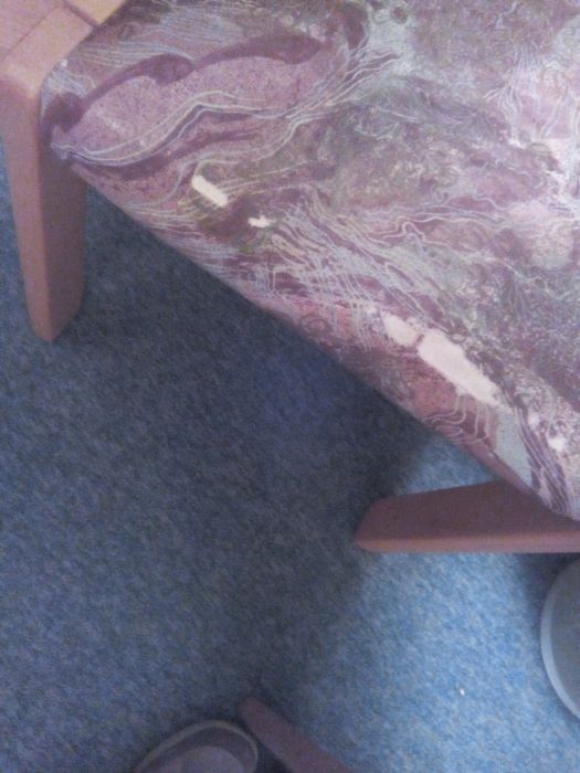 Normalerweise gehört dieser Stuhl auf den Sperrmüll