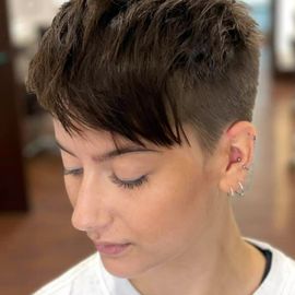 Friseur und Friseursalon in Berlin Mitte: 
Beste Haarschnitte für kurze Haare - Kurzhaarschnitte für Frauen und Männer.