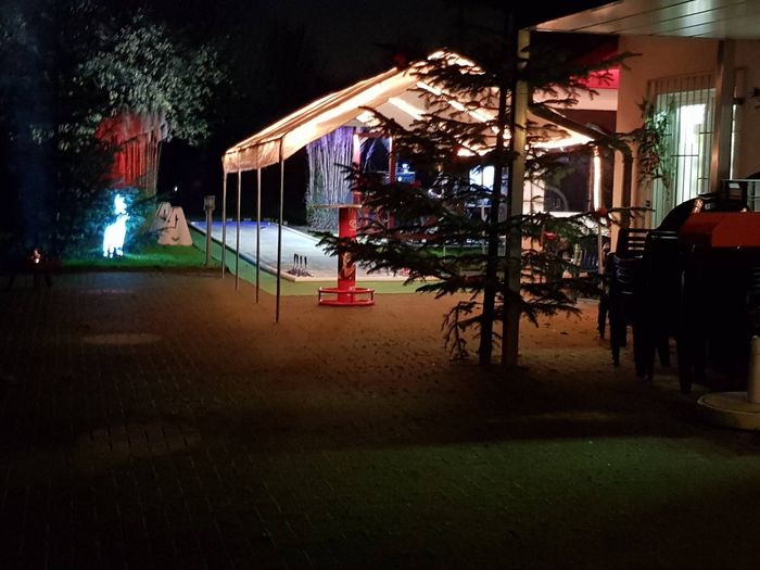 Eisstockschiessen ist eine wunderbare Ergänzung im Winter zum Minigolf spielen 