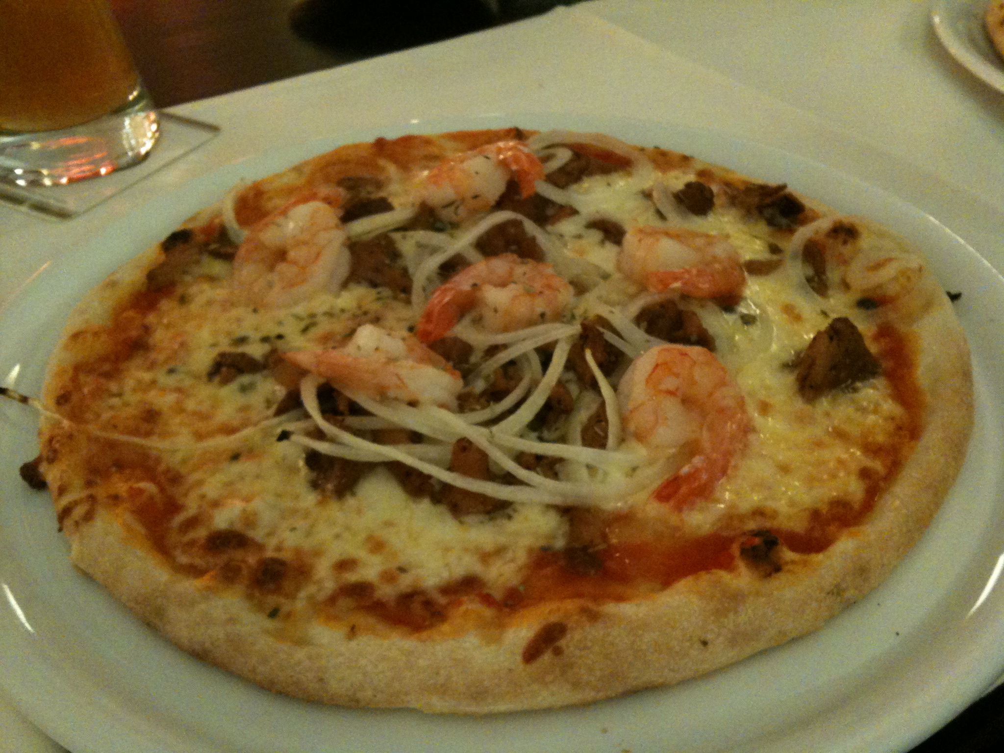 Pizza Rosmarino (mit Scampis, Pfifferlingen usw.)