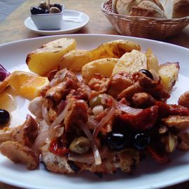 Chicken breast from lava grill with onions and bacon, dried tomato, chanterelles, olives, rosemary potatoes. #6 - 8€