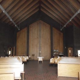Vom Altar aus gesehen zum Hauptor von innen