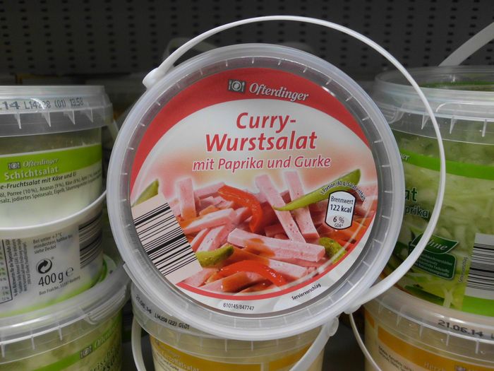 Was es nicht so alles gibt?! Ein Wurstsalat mit Curry.