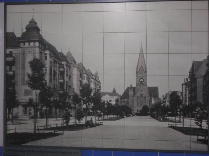 1915 von der Schillerpromenade. Mosaik im U Boddinstr.