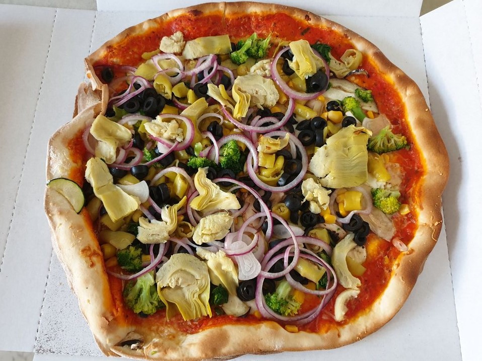 Pizza Toscana plus Artischocken, Oliven und Peperoni via #lieferando
 © Amor aka Flerboy 10.6.2019