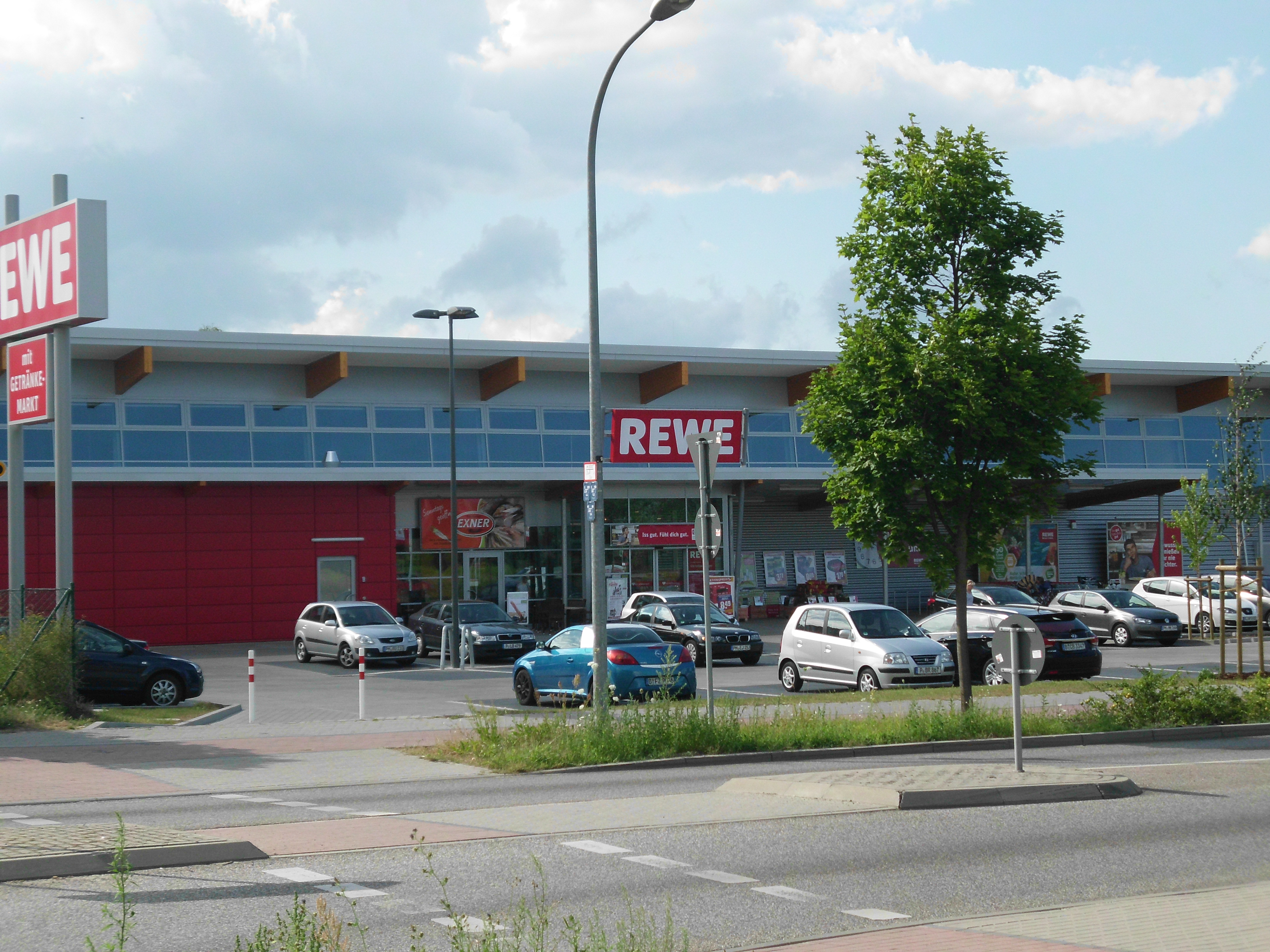 Bild 1 REWE in Teltow