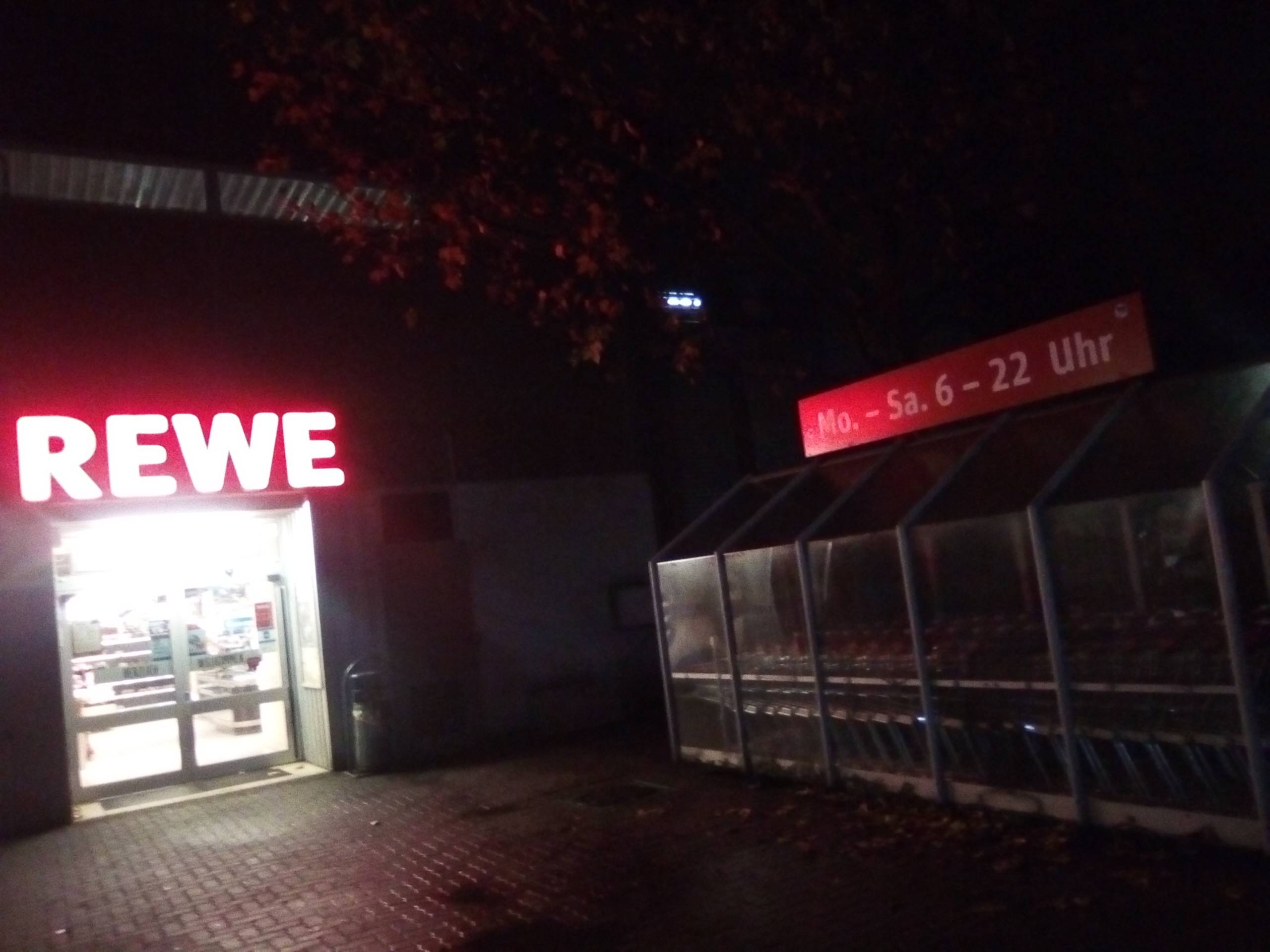 Bild 1 REWE in Berlin