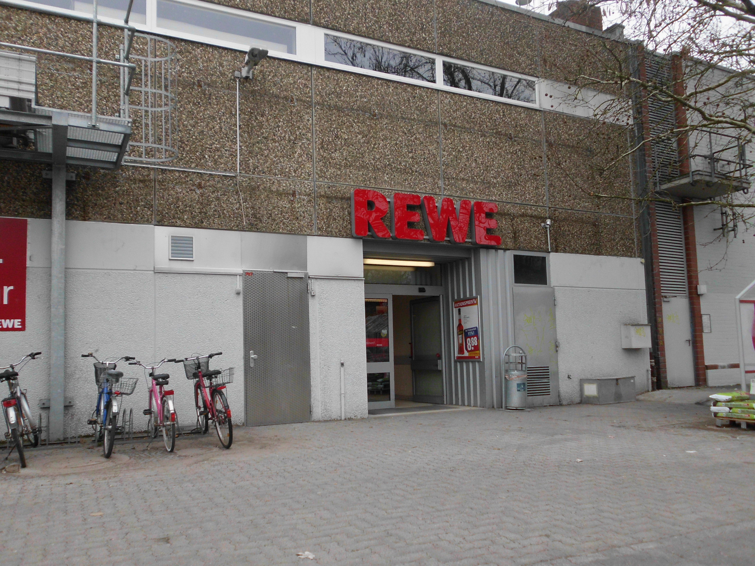 Hintereingang von der Neuköllner Str. / Parkplatz