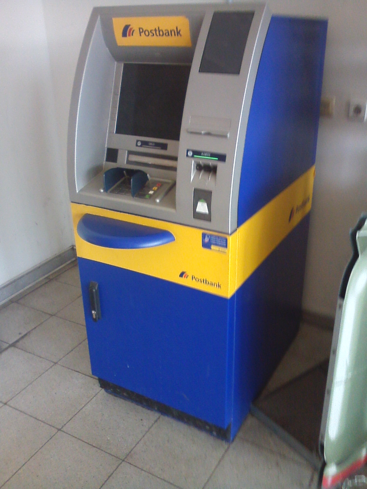 Insider-Tipp: Geldautomat der Postbank. Grunds&auml;tzlich keine Schlangen am Monatsanfang.