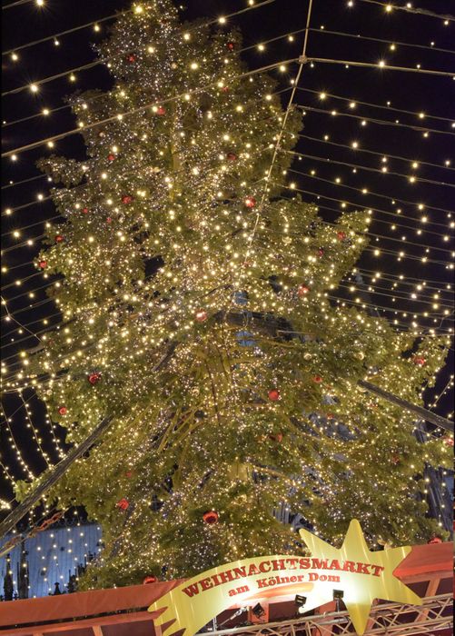 Weihnachtsmarkt am Kölner Dom, Roncalliplatz. Foto als Postkarte erhältlich.