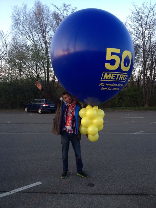 Ballondruck für Riesenballons im Siebdruck, als Express damals innerhalb von 7 Tagen realisierbar