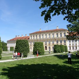 Blick vom Biergarten auf Neues Schloss