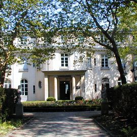 Auffahrt zur Villa am Wannsee