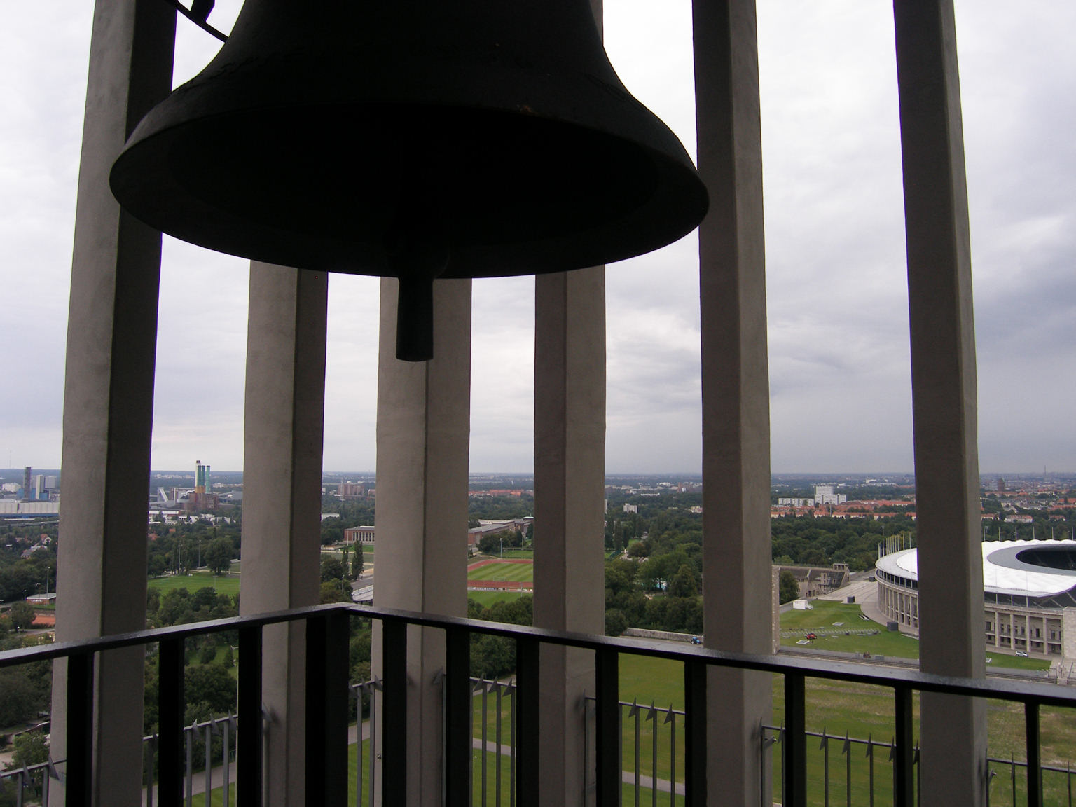 Bild 20 Oylmpia-Glockenturm in Berlin