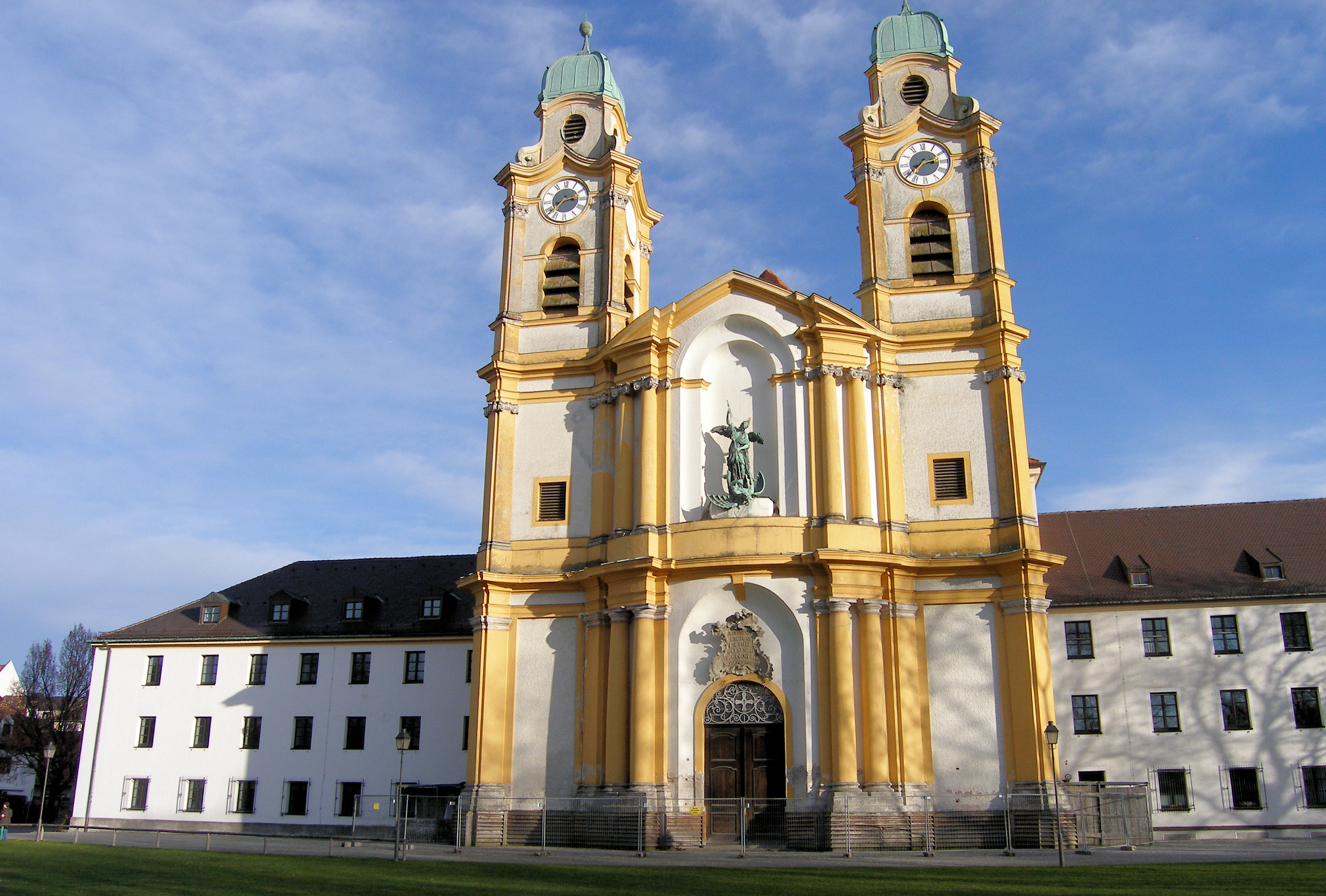 Bild 1 Katholisches Pfarramt St. Michael Berg am Laim in München