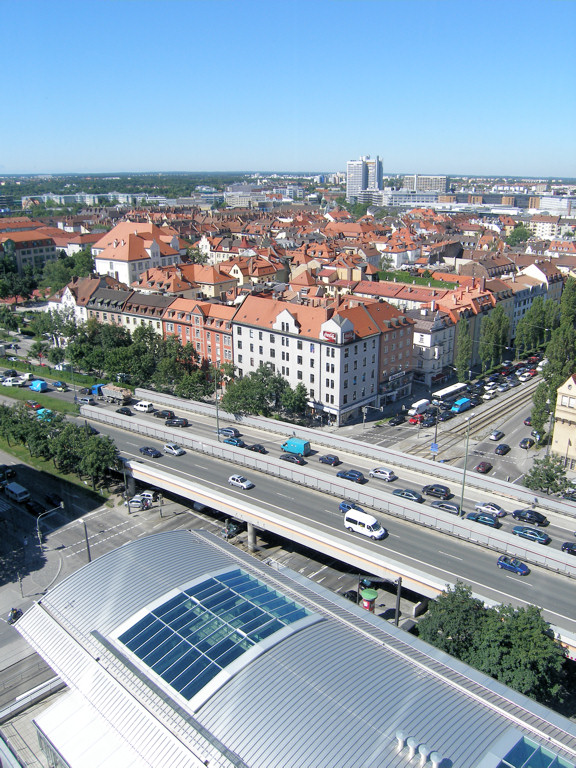 Blick vom 14. Stock auf Kreuzung Trappentreustr. Landsbergerstr.