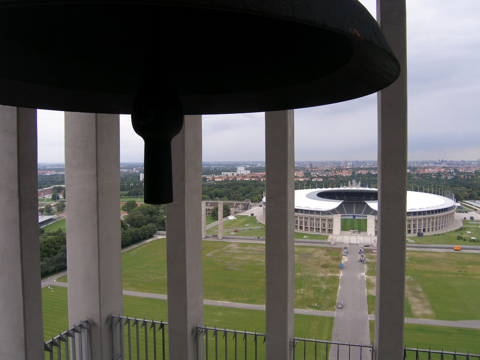 Bild 19 Oylmpia-Glockenturm in Berlin