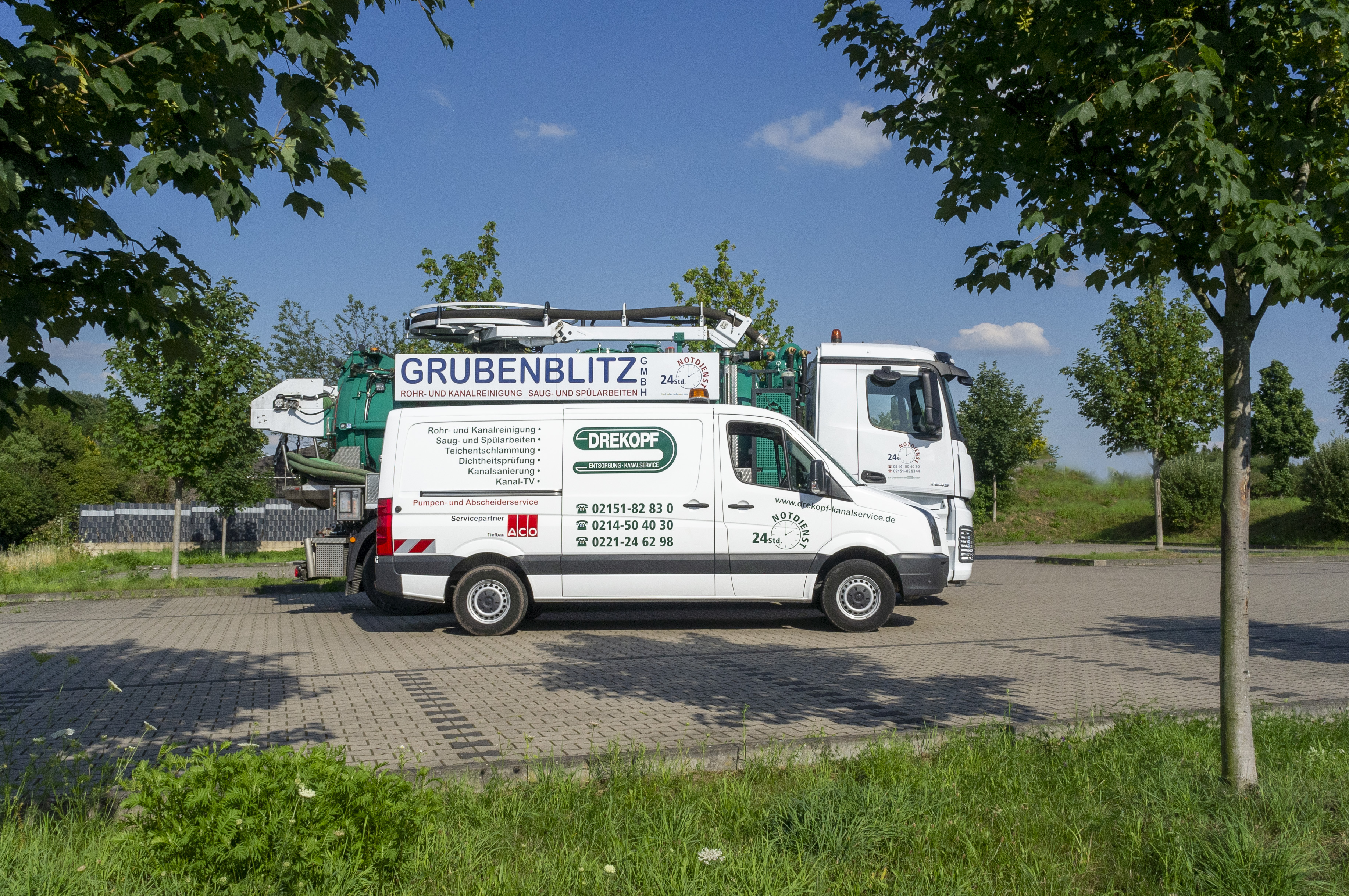 Firmenfahrzeuge von DREKOPF und der Tochterfirma Grubenblitz.