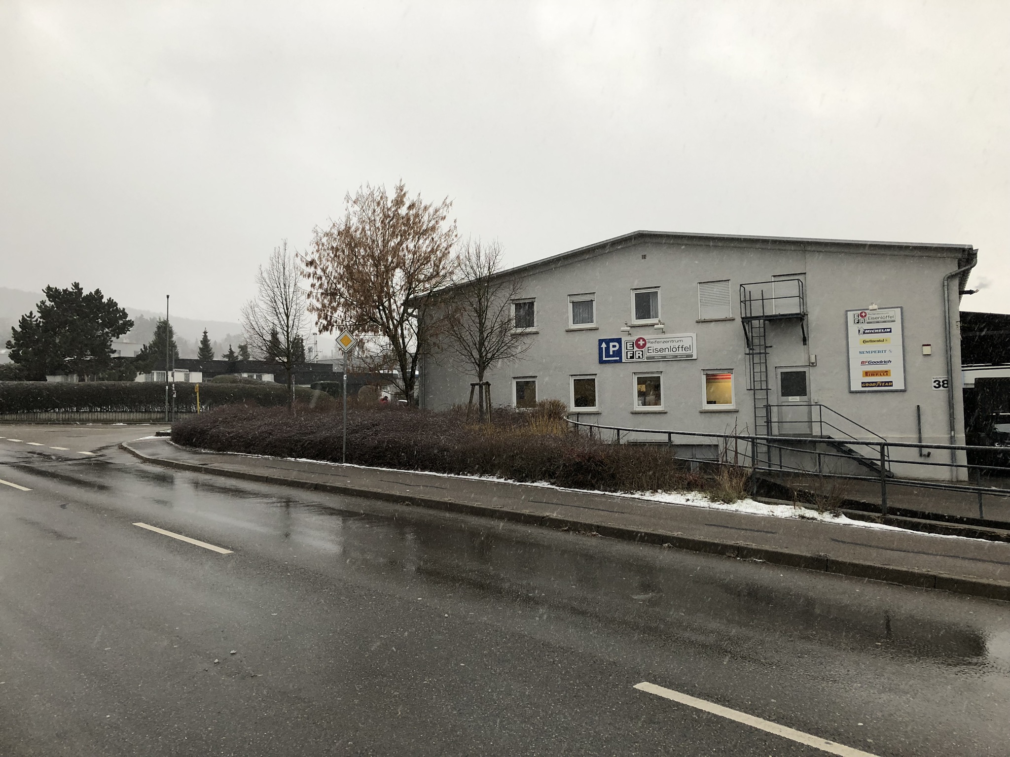 Bild 4 Reifenzentrum Eisenlöffel in Leonberg