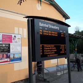 Bus + Regio + S-Bahn + Straßenbahn + Taxi ...