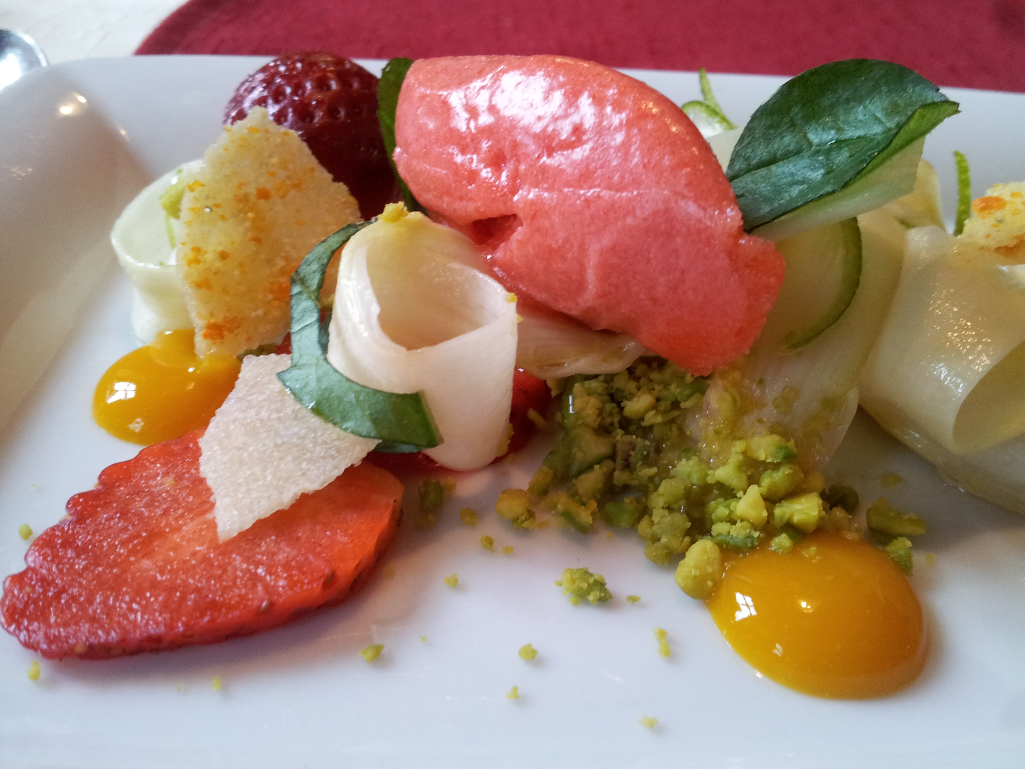 'Leichtes Spargelmenü' 04-2015 - Roher Spargel mit Erdbeeren und Erdbeersorbet - fein abgestimmt mit Ingwer und Limette (Vorschlag von mir)