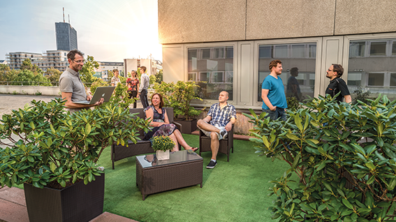 Unsere Terrasse bei PC-COLLEGE zum Entspannen für die Pausen