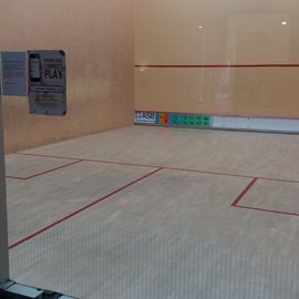 Squash Center-Court mit digitaler Ergebnissanzeige