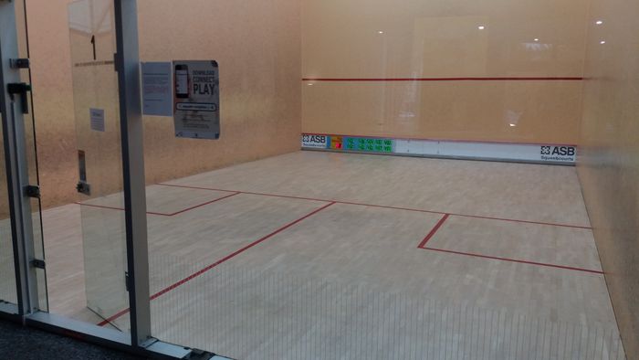 Squash Center-Court mit digitaler Ergebnissanzeige