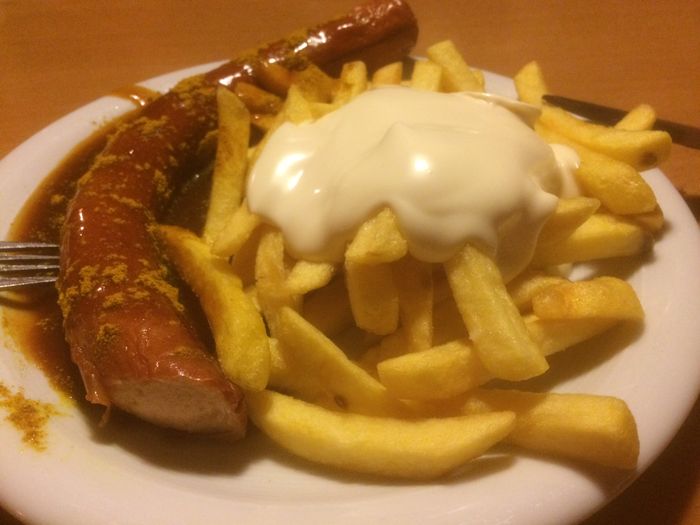 Currywurst Pommes 