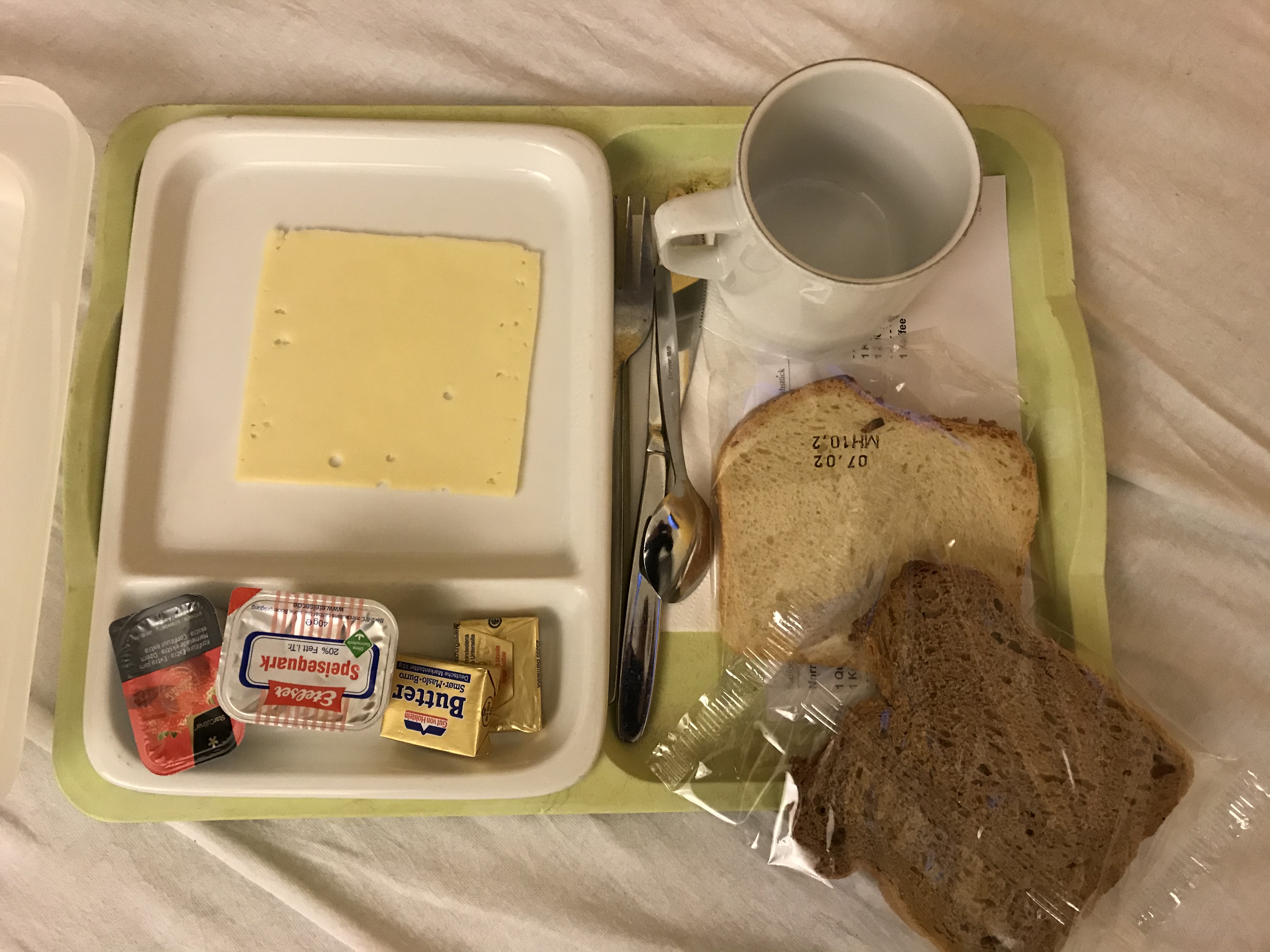 Das Frühstück aus trockenem Brot, 1 Scheibe Käse, 1x Marmelade... geht gar nicht!!!