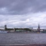 Hamburger Hafen und St. Pauli-Landungsbrücken in Hamburg