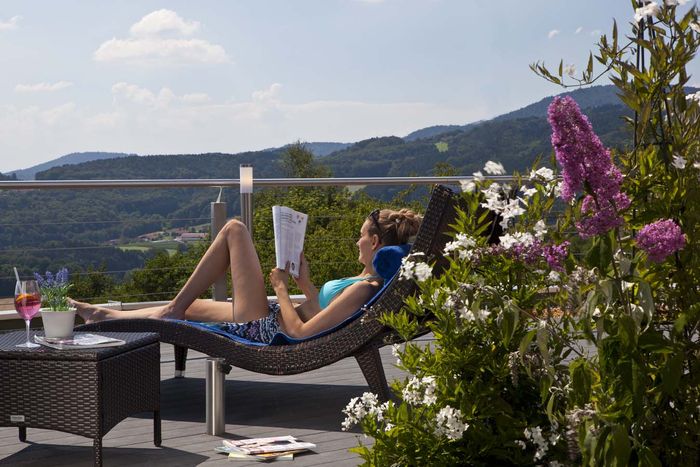 Terrasse und Aussicht vom Wellnesshotel im Bayerischen Wald 