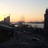 Hamburger Hafen und St. Pauli-Landungsbrücken in Hamburg