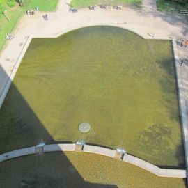 Wasserbecken vor dem Planetarium