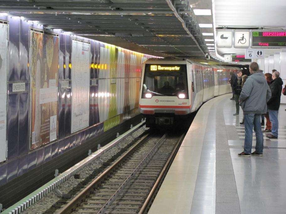 Die Haltestelle Junfernstieg wurde für die neue U-Bahnlinie 4 umgebaut