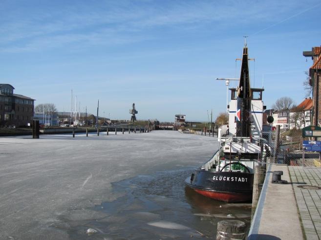 Der Schlepper &quot;Flensburg&quot; im Gl&uuml;ckst&auml;dter Hafen wird gerade restauriert