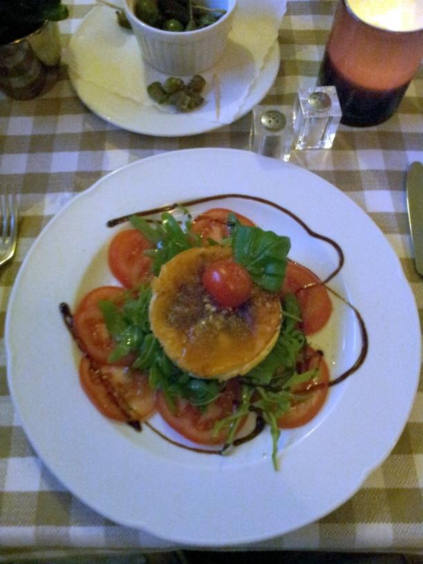 Ristorante Italiano - Ziegenkäse auf Tomatenscheiben