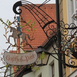 Gasthaus zur Post, Schild an der Außenfassade